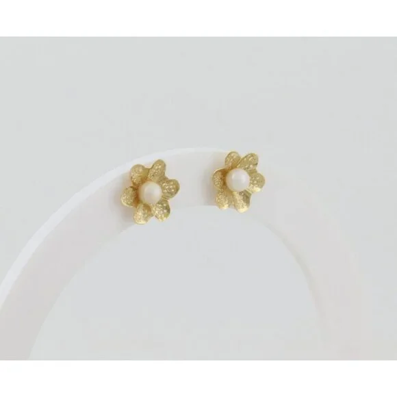 14k Yellow Gold Freshwater Seed Pearl Flower Earrings Stud Post 3/8" - Picture 3 of 7